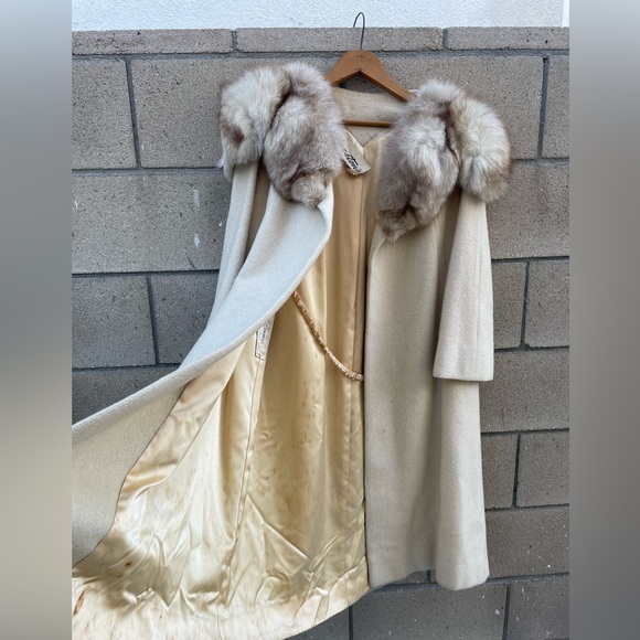 Vintage Jackets & Blazers - Vintage Fur Jacket 🧥